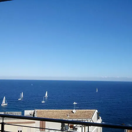 Cara A' Mari شقة *